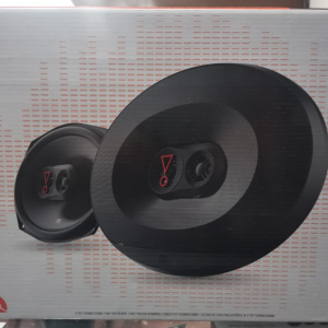 Parlante JBL 225 W